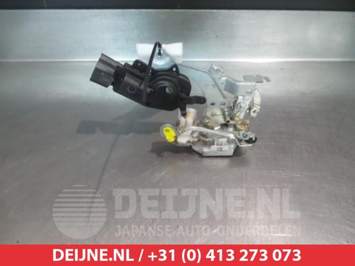 Daihatsu Trevis Deurslot Mechaniek 4Deurs links-achter O280431