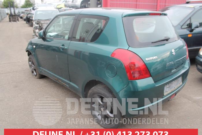 Suzuki Swift Tür 2-türig links O271366