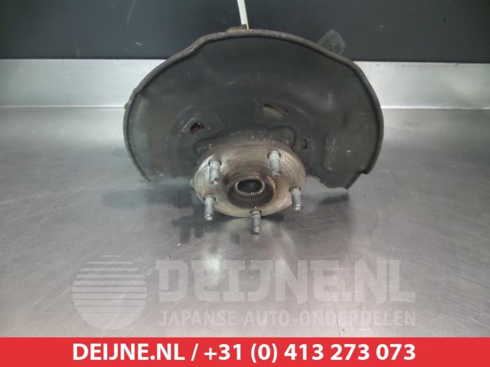 Toyota Avensis Fusee links-voor O323185