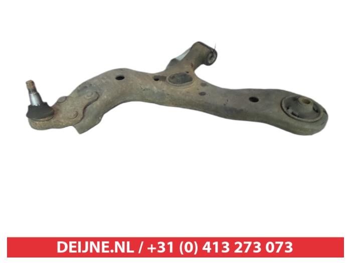 Toyota Avensis Draagarm onder links-voor O381876