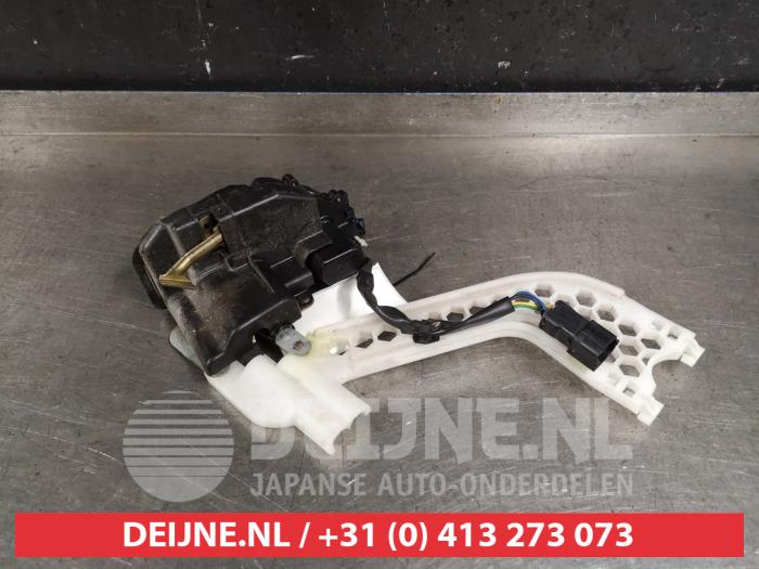 Kia Cerato Rear door lock mechanism 4-door, left O280226