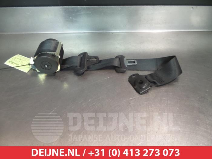 Toyota Verso-S Rear seatbelt, left O315876