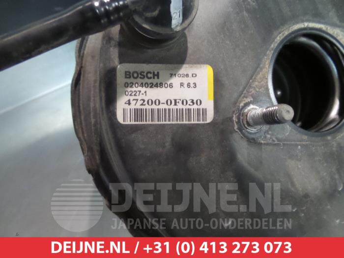 Rembooster van een Toyota Corolla Verso (R10/11) 2.2 D-4D 16V 2007