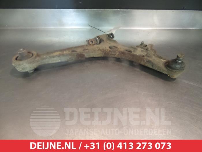 Hyundai Trajet Front lower wishbone, right O382080
