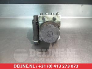 Subaru Impreza ABS pump O337728 photo 2
