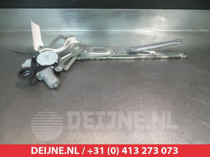Toyota Urban Cruiser Ruitmechaniek 4Deurs links-voor O276060