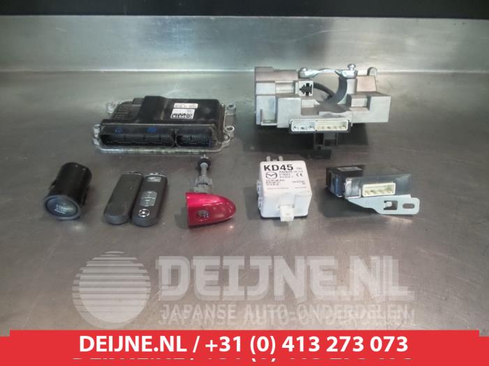 Slotenset Cilinder (compleet) van een Mazda 3 (BM/BN) 2.0 SkyActiv-G 120 16V 2014