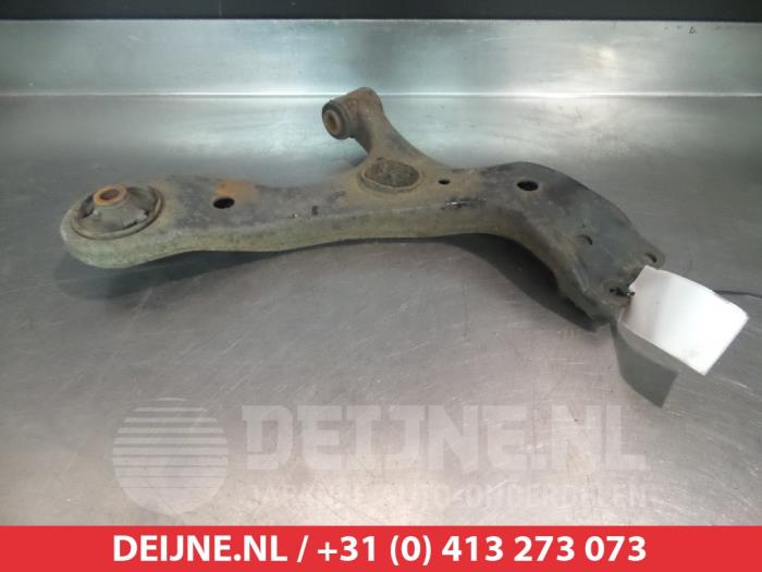 Toyota Avensis Draagarm onder rechts-voor O382809