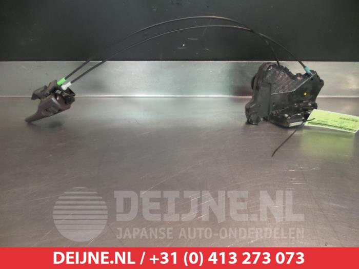 Toyota IQ Türschlossmechanik 2-türig rechts O279312