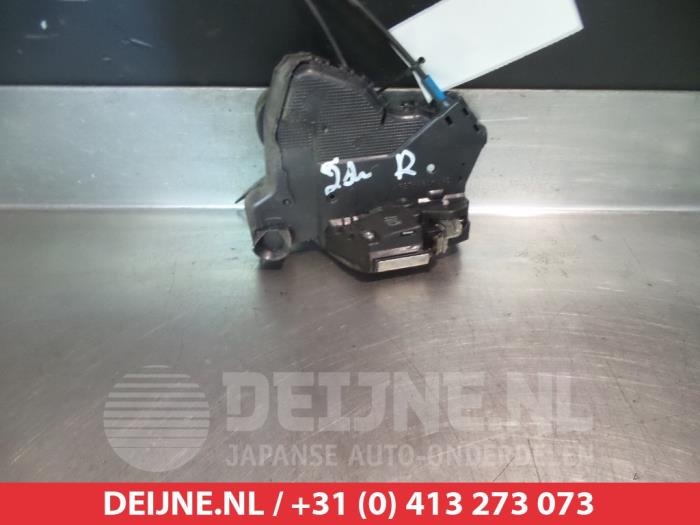 Toyota Auris Door lock mechanism 2-door, right O279324