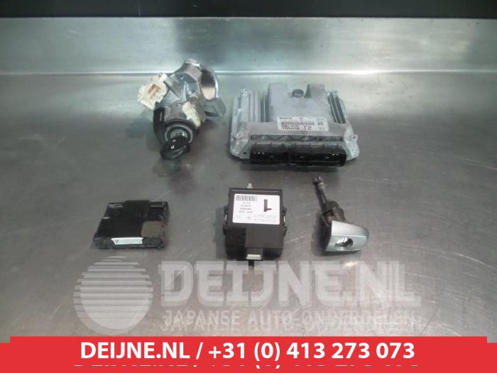 Toyota Auris Ignition lock + key O336075