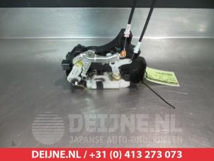 Mitsubishi Colt Deurslot Mechaniek 4Deurs rechts-achter O281662 foto 2