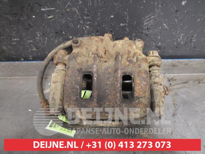 Mitsubishi Pajero Remklauw (Tang) links-voor O325218