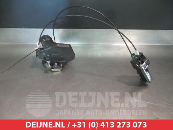 Toyota Corolla Deurslot Mechaniek 4Deurs links-achter O280538