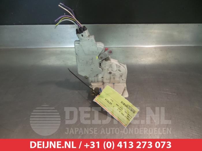Nissan Primera Türschlossmechanik 4-türig links hinten O280116