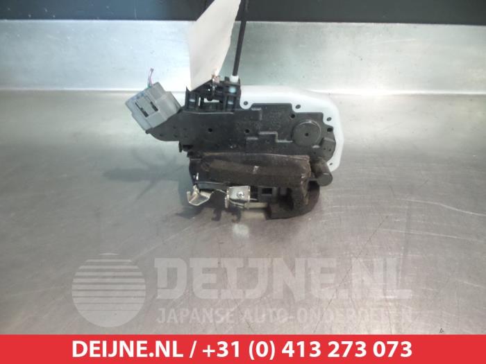 Nissan X-Trail Rear door lock mechanism 4-door, left O280151