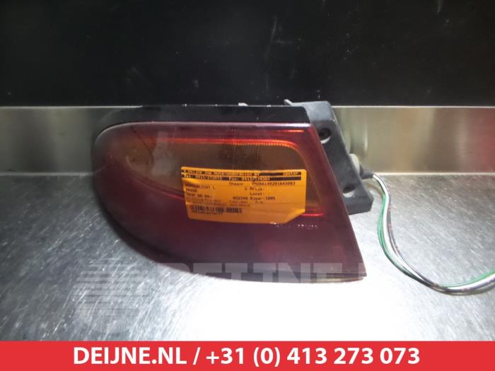 Mazda 323F Achterlicht links O297384