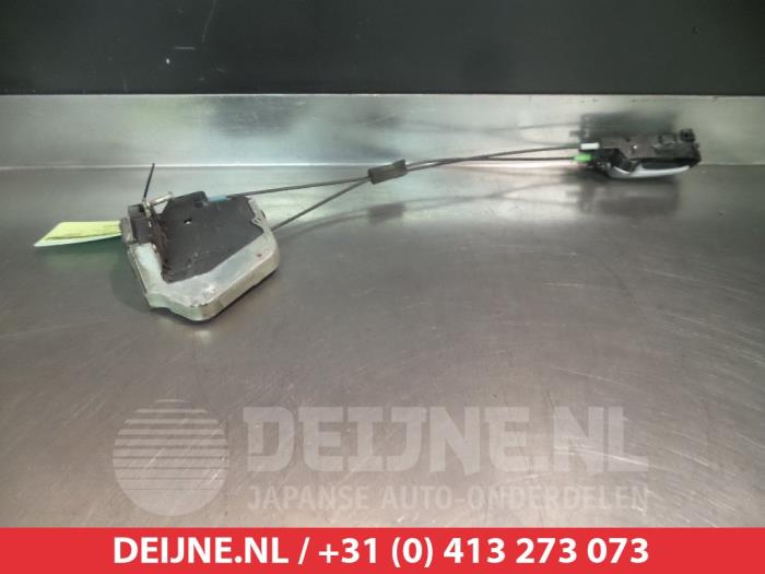 Suzuki Grand Vitara Rear door lock mechanism 4-door, left O280494