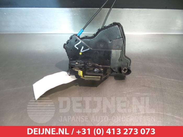 Toyota Corolla Deurslot Mechaniek 4Deurs links-voor O279860