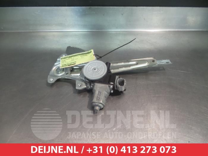 Nissan Juke Ruitmechaniek 4Deurs links-achter O290430