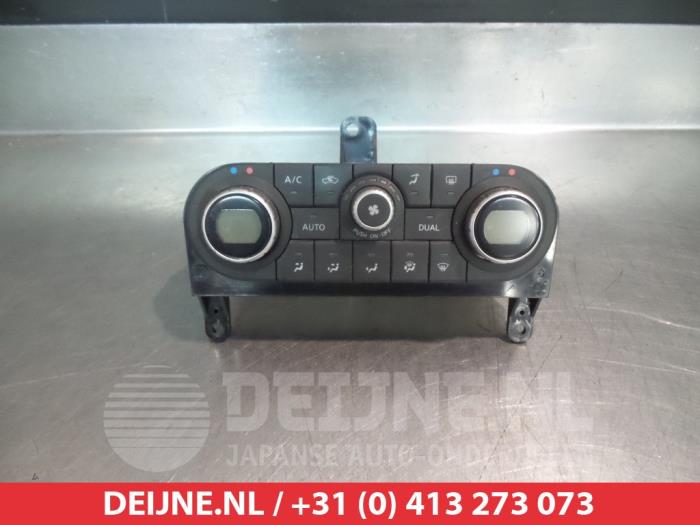 Nissan Qashqai Heater control panel O305656
