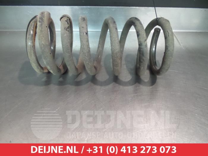 Mitsubishi Pajero Federschraube vorne O324298