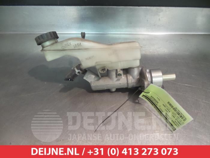 Gebruikte Hoofdremcilinder Toyota Corolla Verso (R10/11) 2.0 D-4D 16V Prijs € 35,00 Margeregeling aangeboden door V.Deijne Jap.Auto-onderdelen BV