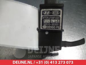 Kia Carens Windscreen washer pump O340931 photo 2
