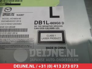 Mazda 2 CD player O312623 photo 3