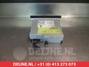 Mazda 2 CD player O312623 photo 2