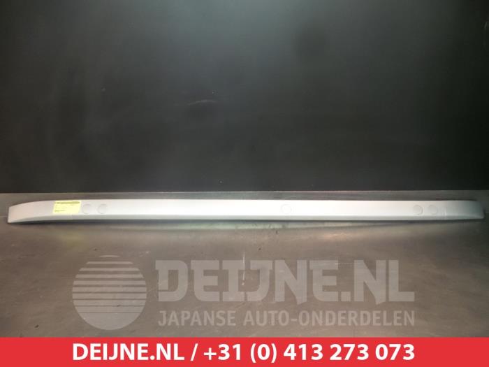 Suzuki Grand Vitara Dachreling links O292416