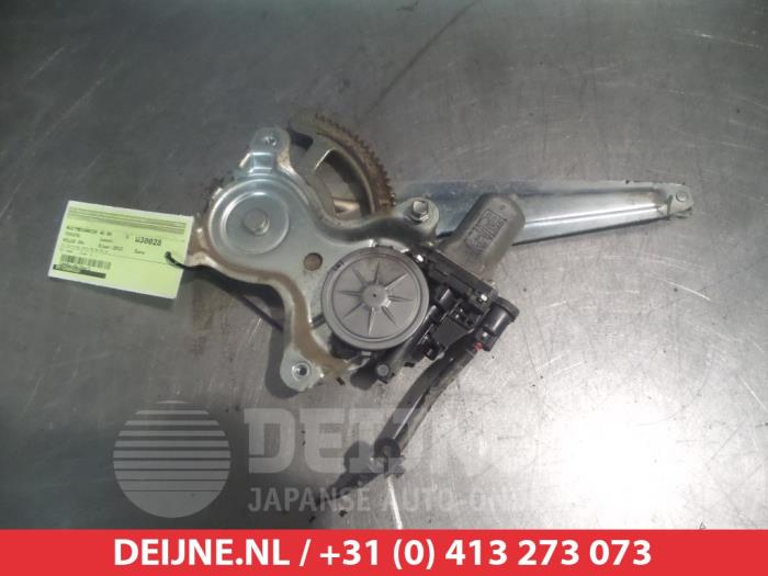 Toyota Hilux Rear door window mechanism 4-door, right O291725