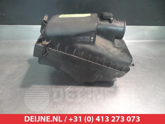 Gebruikte Luchtfilterhuis Toyota Corolla Wagon (E12) 2.0 D-4D 16V 90 Prijs € 25,00 Margeregeling aangeboden door V.Deijne Jap.Auto-onderdelen BV