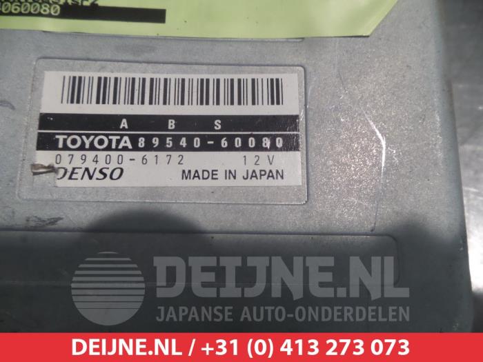 ABS Computer van een Toyota Land Cruiser 100 (J10) 4.2 TDI 100 24V 1999