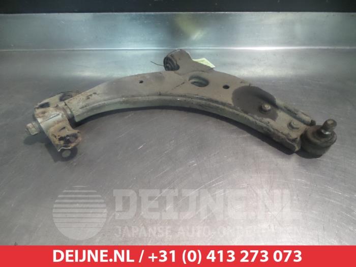 Kia Carens Draagarm onder rechts-voor O382327