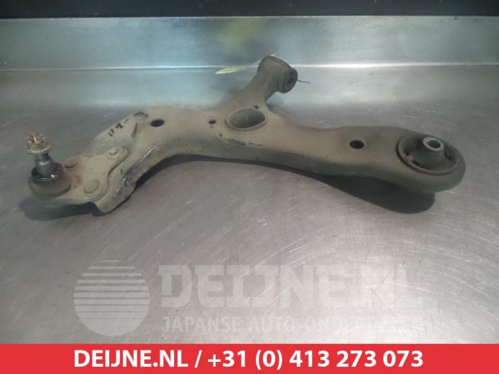 Toyota Verso Draagarm onder links-voor O381909
