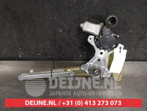 Toyota Avensis Verso Ruitmechaniek 4Deurs links-achter O290940 foto 2