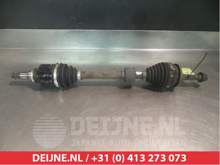 Toyota Avensis Aandrijfas links-voor O318706