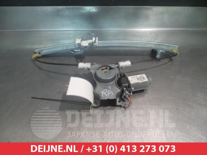 Nissan Primera Ruitmechaniek 4Deurs rechts-achter O291217
