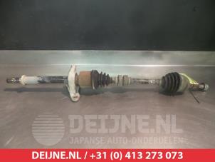 Gebruikte Aandrijfas rechts-voor Nissan Note (E12) 1.5 dCi 90 Prijs € 50,00 Margeregeling aangeboden door V.Deijne Jap.Auto-onderdelen BV