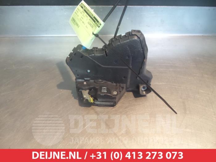 Toyota Avensis Deurslot Mechaniek 4Deurs links-voor O279899