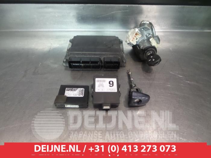 Toyota Avensis Slotenset Cilinder (compleet) O278915