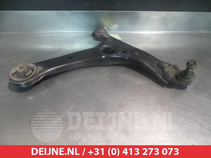 Toyota Corolla Verso Draagarm onder rechts-voor O382745
