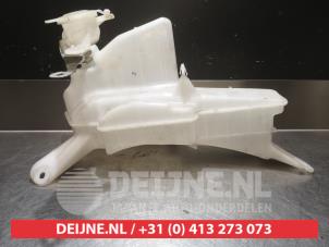 Daihatsu Cuore Ruitensproeiertank voor O340726 foto 2