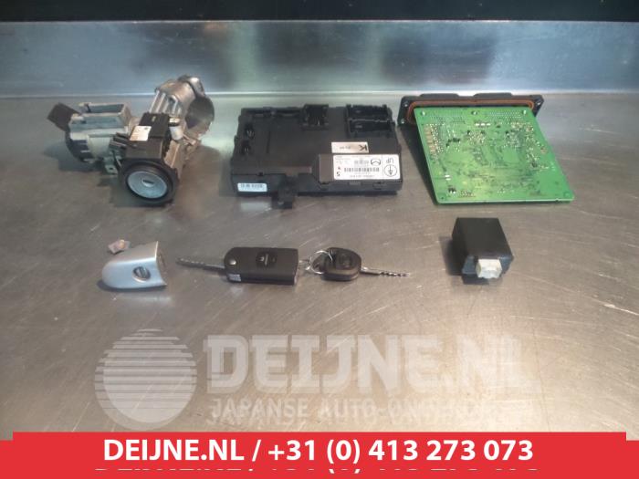 Mazda 2 Kontaktslot+Sleutel O334644