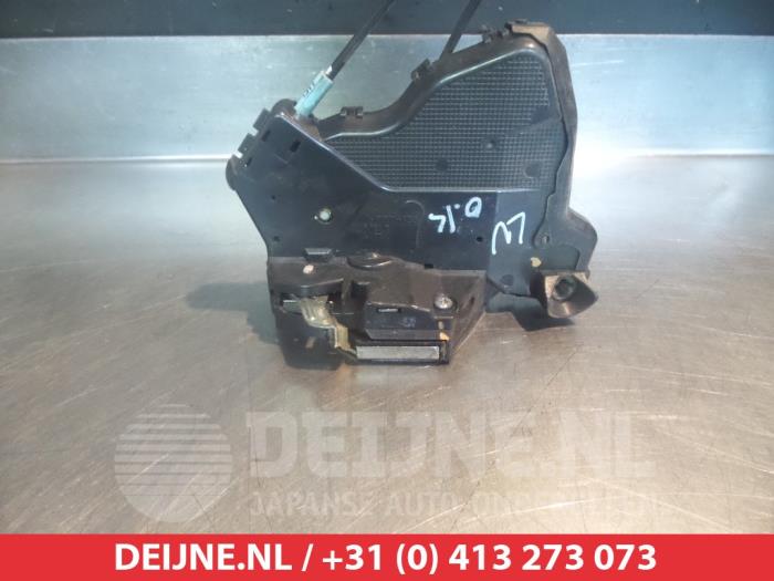 Toyota Hilux Deurslot Mechaniek 4Deurs links-voor O279850
