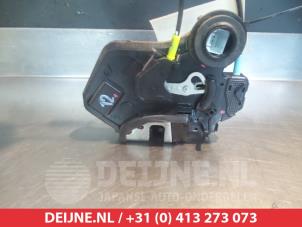 Toyota Hilux Rear door lock mechanism 4-door, left O280525 photo 2