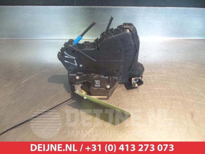 Toyota Auris Deurslot Mechaniek 4Deurs links-voor O279916