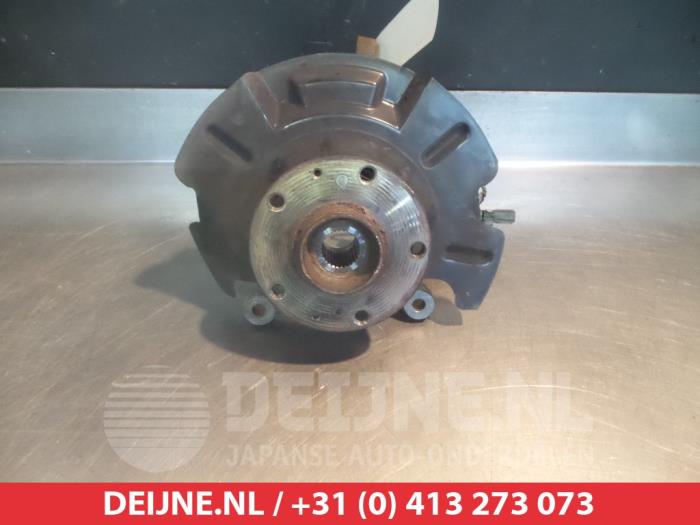 Suzuki SX-4 Fusee rechts-voor O324084