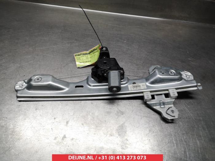 Nissan Qashqai Ruitmechaniek 4Deurs rechts-achter O291256